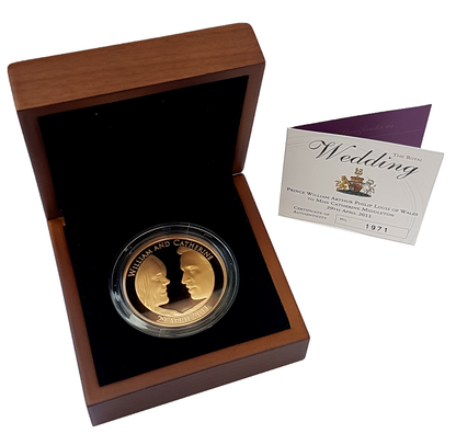 2011 Queen Elizabeth II Royal Wedding 'William and Kate' £5 Gold Proof Coin